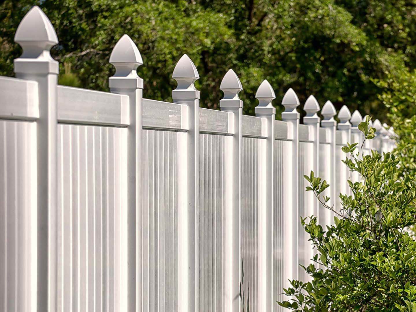 Photo of vinyl residential fencing in Dacono Colorado