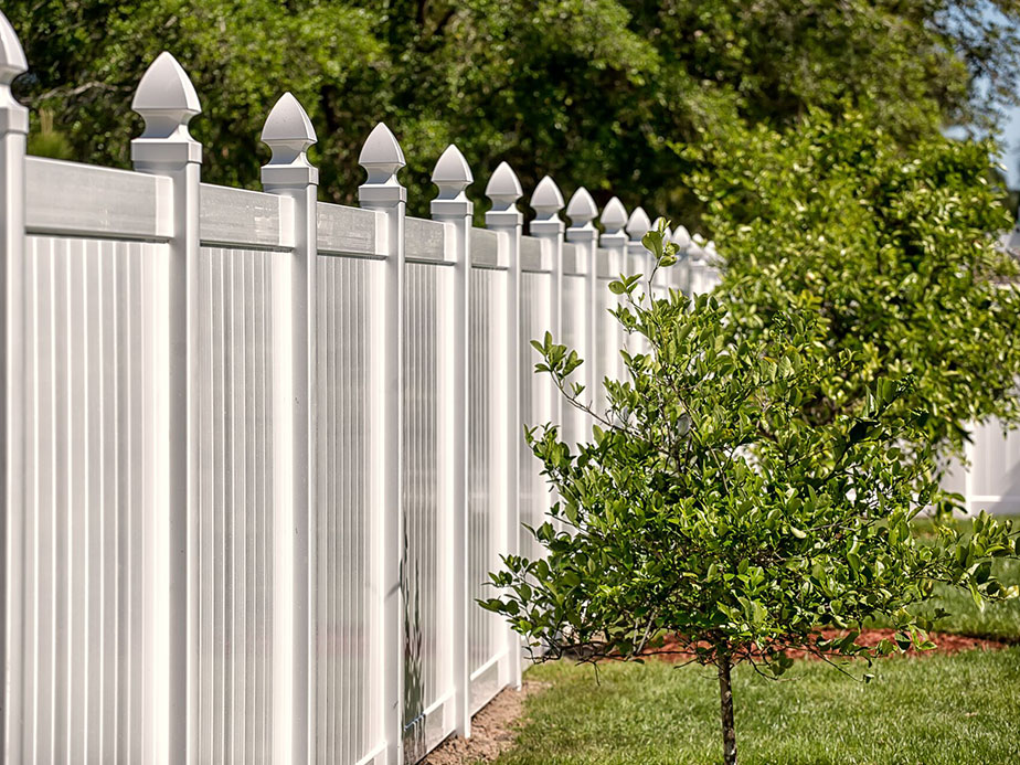 PVC-Vinyl Fence builder in Colorado
